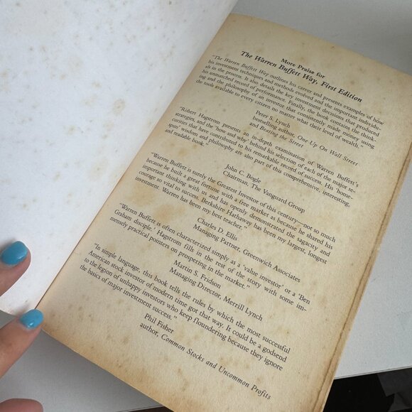 The Warren Buffett Way - 2nd Edition by Robert G. Hagstrom - Picture 3 of 4